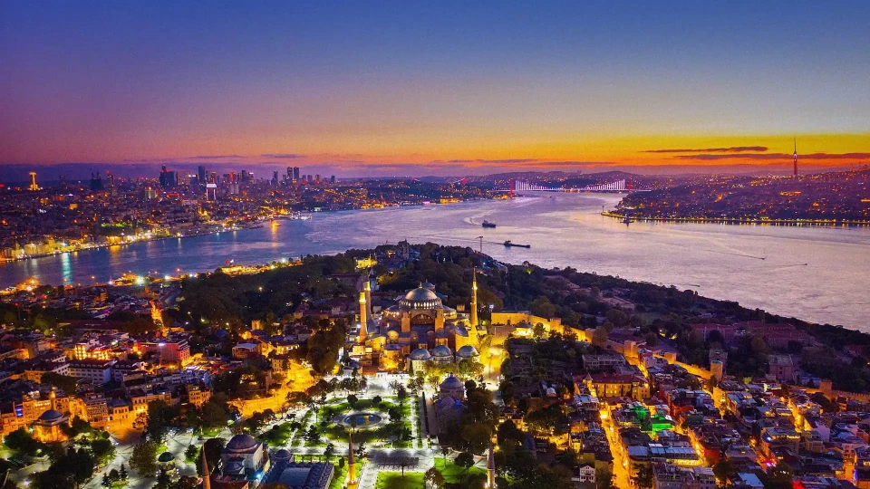 Boğaz Geçiş Acenteliği: İstanbul ve Çanakkale’de Güvenli Yolculuk